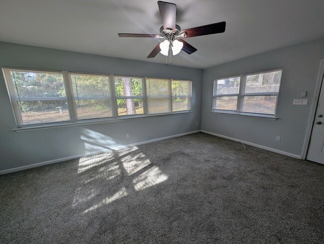 Building Photo - 2114 High Rd