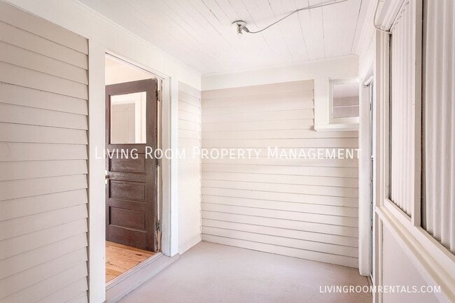 Building Photo - 6303 SE Windsor Ct