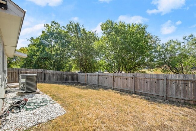 Building Photo - 7000 Villita Avenida