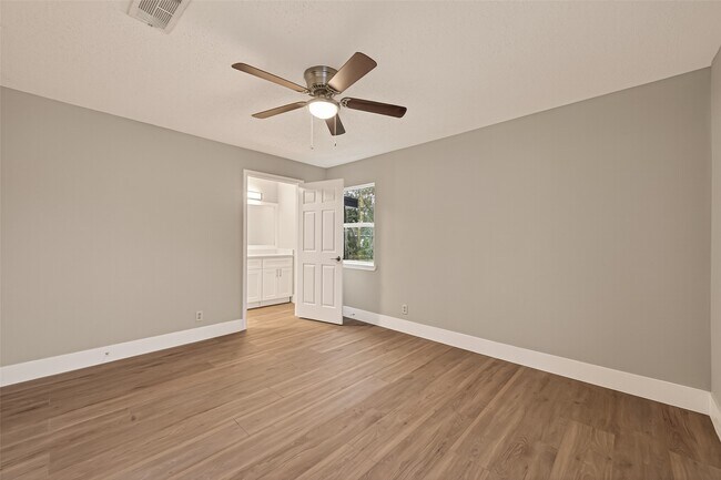 Building Photo - 5833 Southlea St