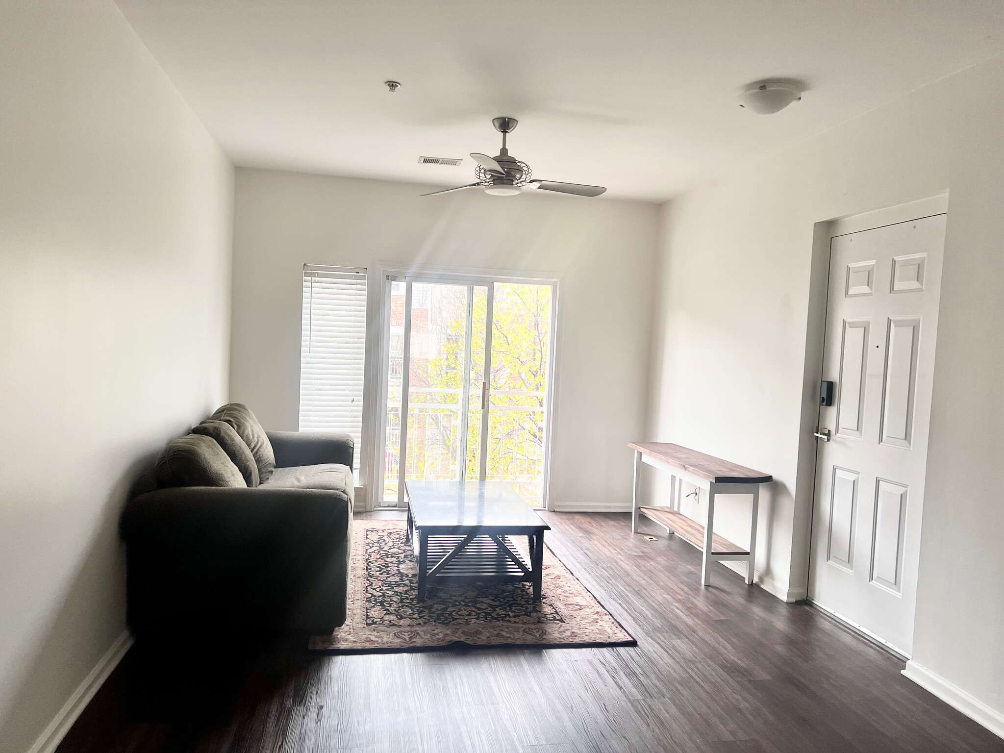 Building Photo - Room in Condo on Donatello Avenue