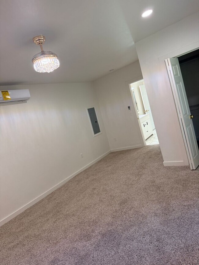 Building Photo - Cute 2 bedroom home in Prague!