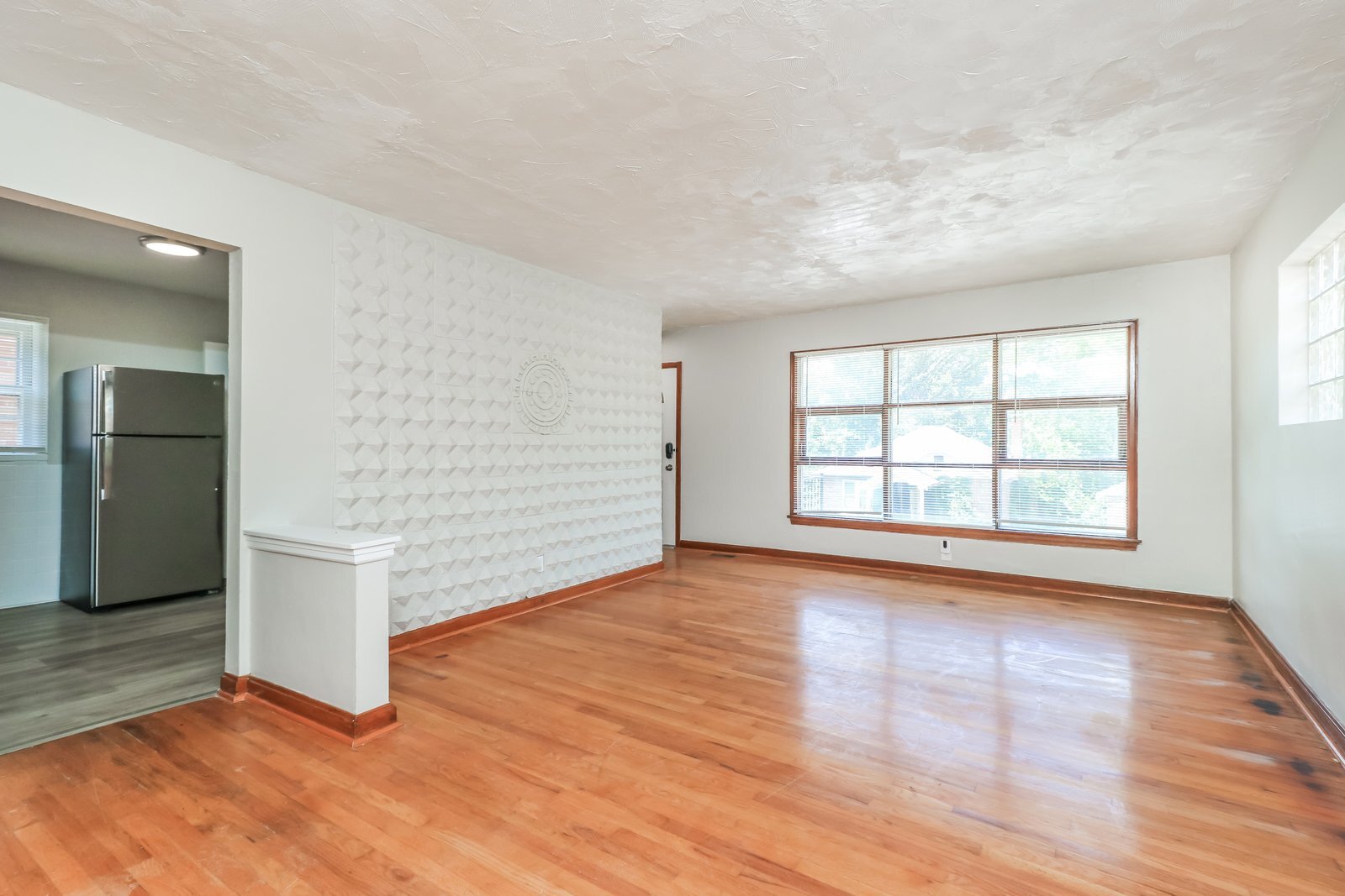 Building Photo - 4422 June Ave