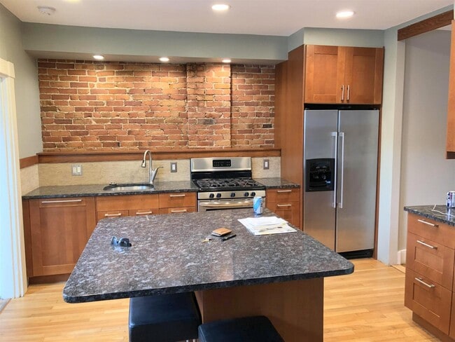 Primary Photo - 24 Wyatt St