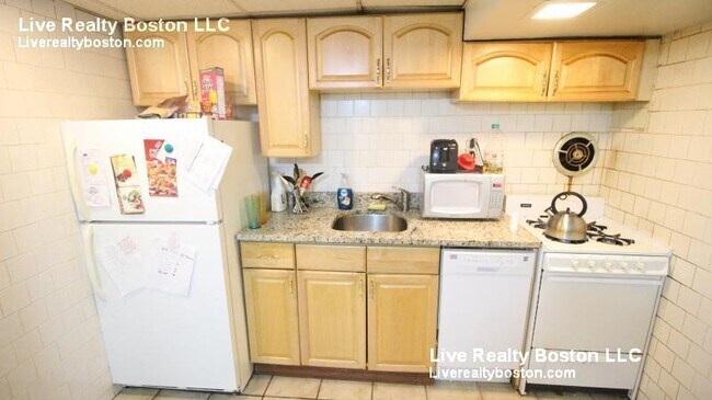 Primary Photo - 126 Warren St