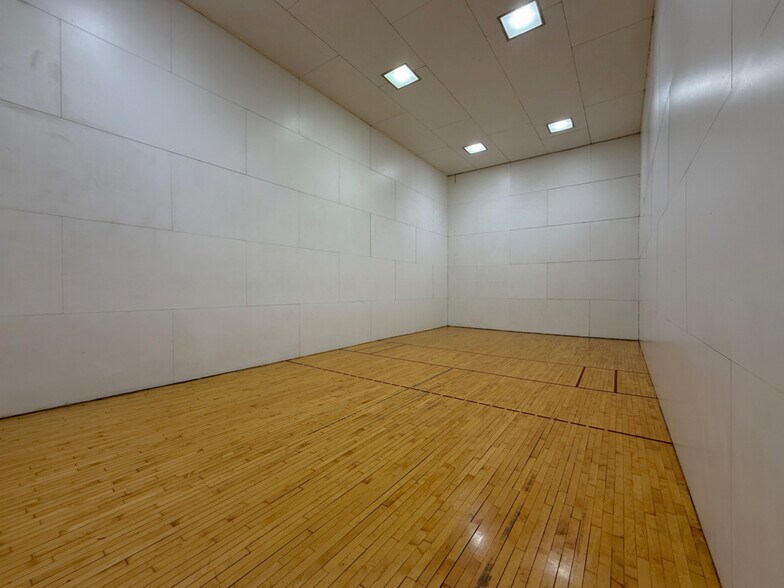 Building Photo - 211 E Ohio St