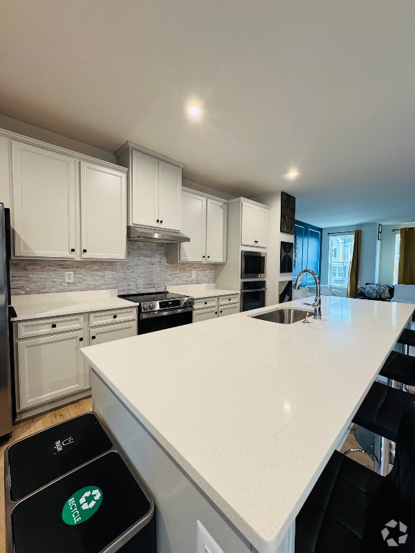 Building Photo - 4534 Briarhaven Dr