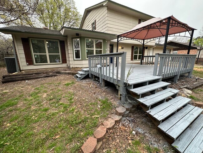 Building Photo - 2001 Emerson Ln