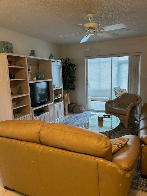 Building Photo - 2615 Garden Dr N