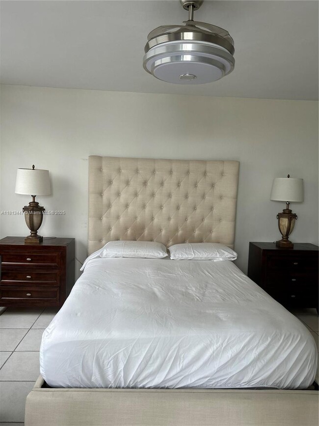Building Photo - 1401 NE Miami Gardens Dr