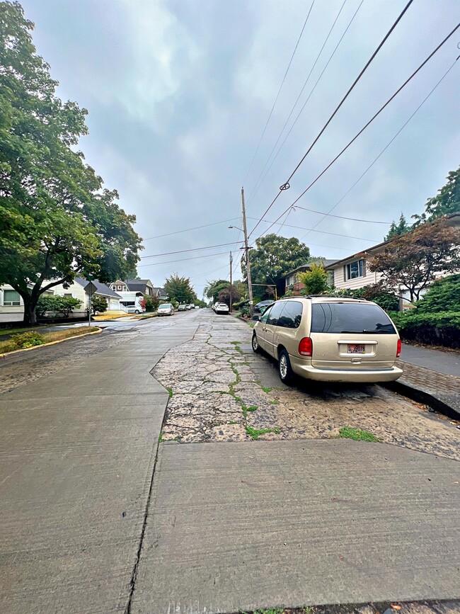 Building Photo - 3385 SE 10th Ave