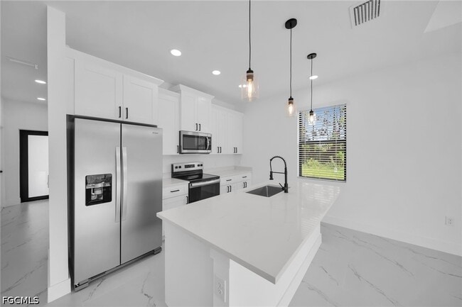 Building Photo - 4982 Fairway Ct