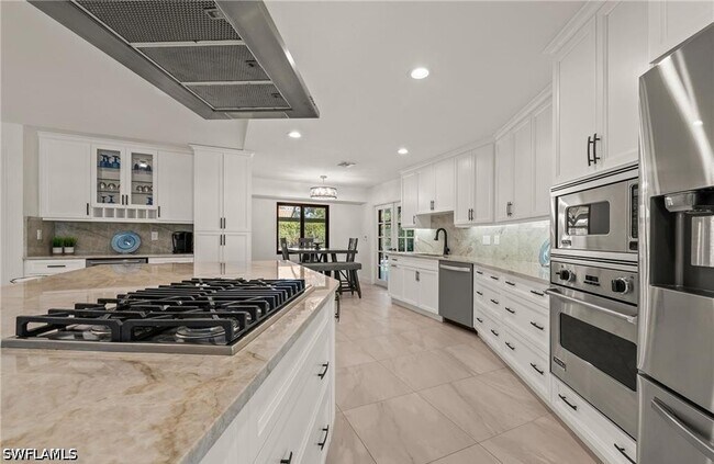 Building Photo - 2307 Queens Way