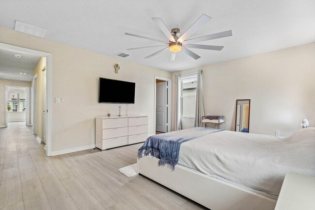 Building Photo - 5623 Enclave Dr