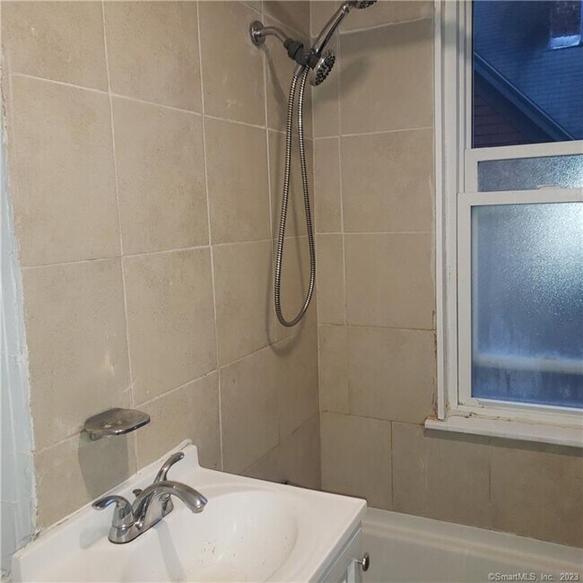 Building Photo - 33 Vineland Terrace
