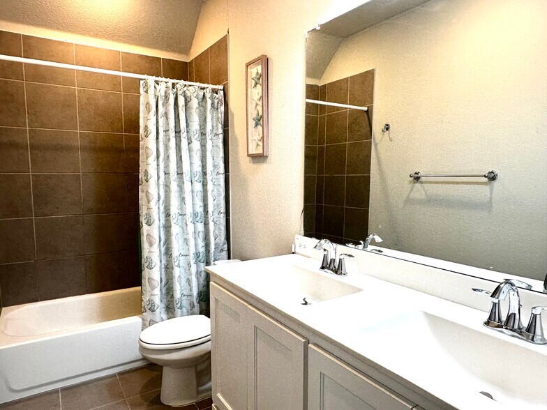 Building Photo - 307 Waters Edge Dr
