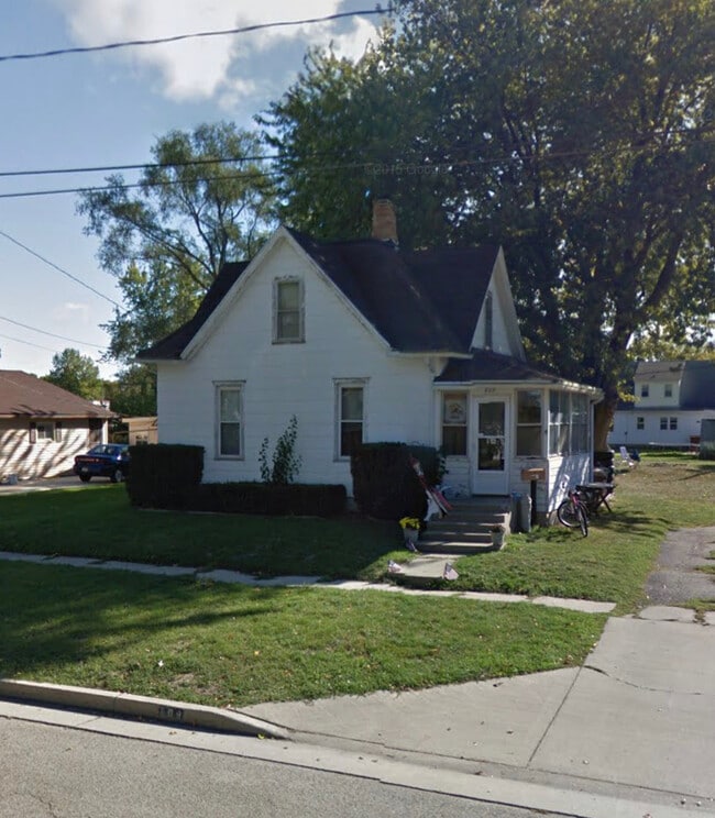 Building Photo - 809 S 5th St