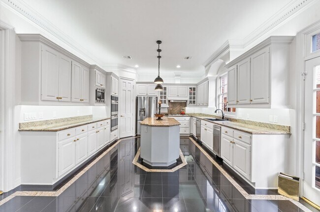 Building Photo - 2222 Nantucket Dr