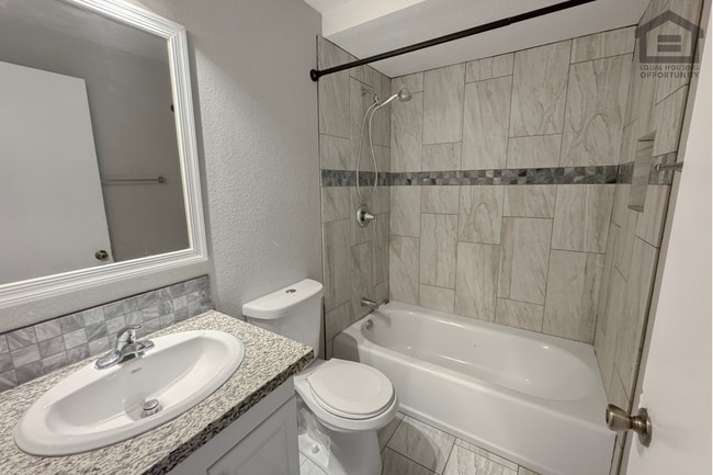 Building Photo - 3Bed/2Bath Townhouse at 47th Ave/Maryland Ave! Ready for Immediate Move-In! – FENCED-IN YARD!