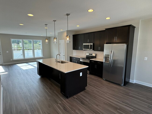 Building Photo - Townhouse for Rent in Preston Lake