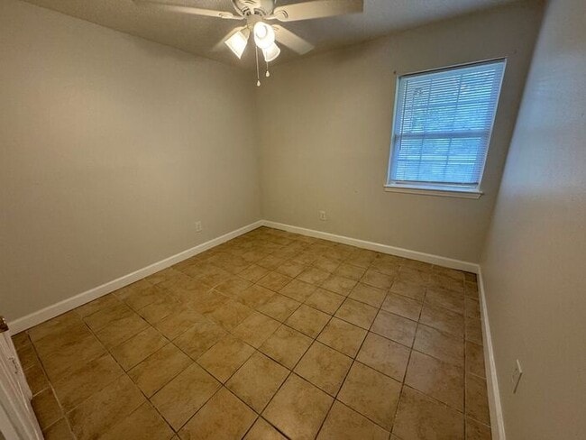 Building Photo - Gulf Breeze - Greenbriar Estates - 2 bedro...