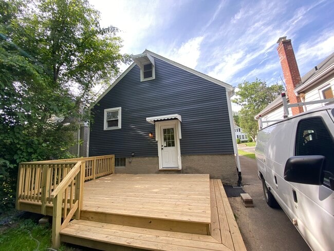 Building Photo - 6903 Buckingham Pl