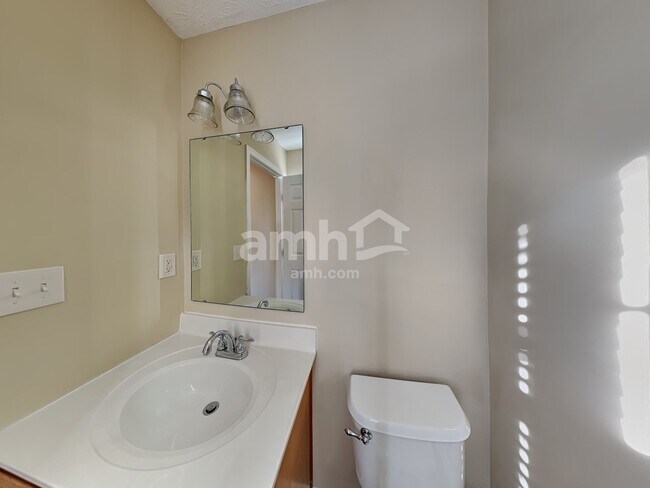 Building Photo - 700 Berlander Dr