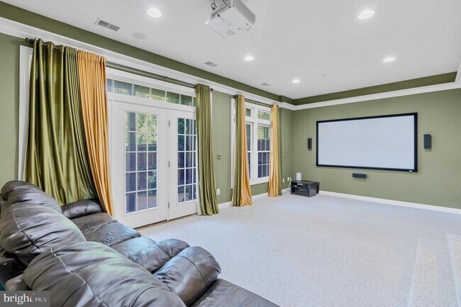 Building Photo - 12410 Meadow Field Dr