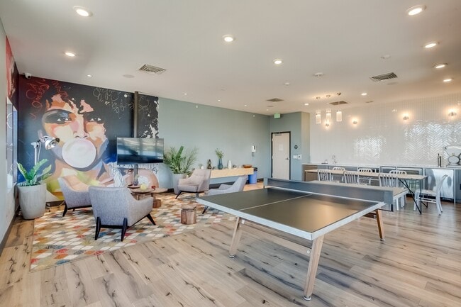 Building Photo - 2426 Welton St