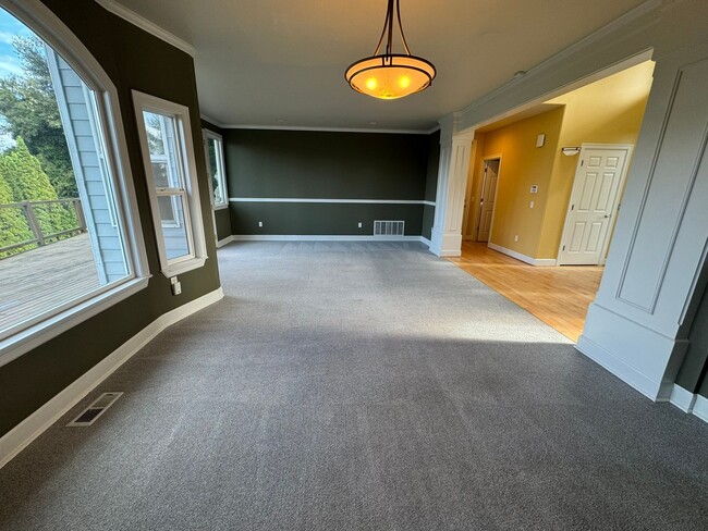 Building Photo - 601 Bronson Pl NE