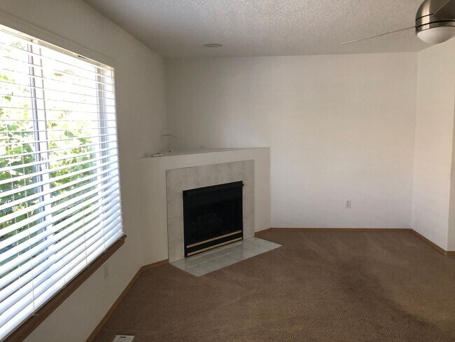 Building Photo - 3 Bed, 2 Bath with Garage, W/D, and Fenced...