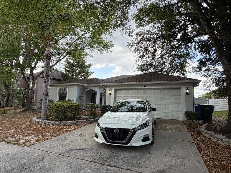 Building Photo - 704 Grand Canyon Dr