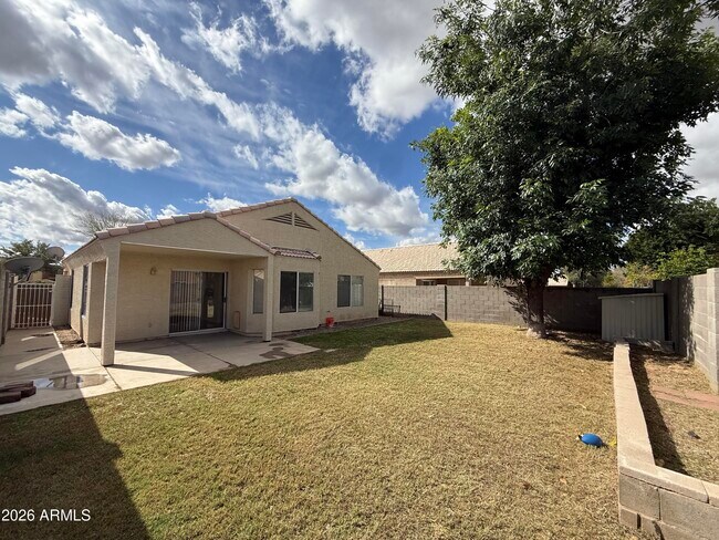 Building Photo - 1112 W Morelos St