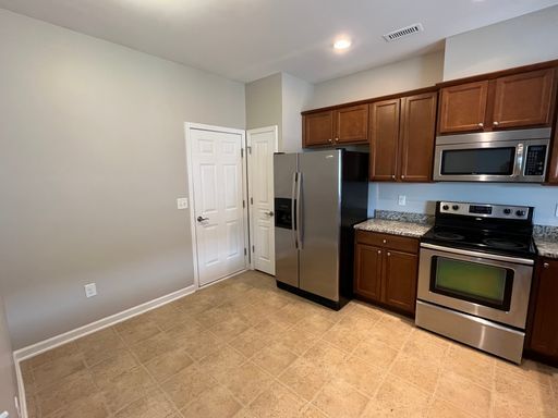 Building Photo - **OFFERING REFUNDABLE APPLICATION FEES** Fantastic 3BD, 2.5BA North Raleigh Townhome with Fenced ...
