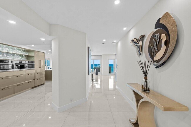 Building Photo - 4001 N Ocean Blvd