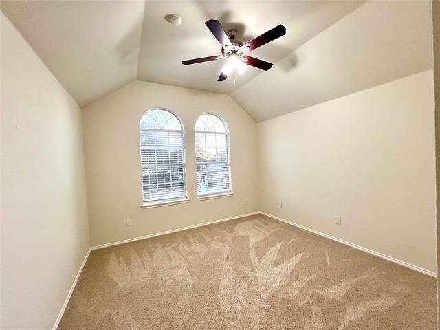 Building Photo - 3301 Bluegrass Dr