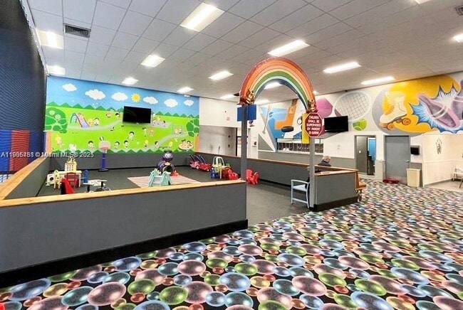 Building Photo - 16658 Hemingway Dr