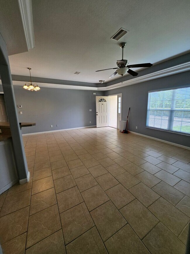 Building Photo - Rotonda Duplex