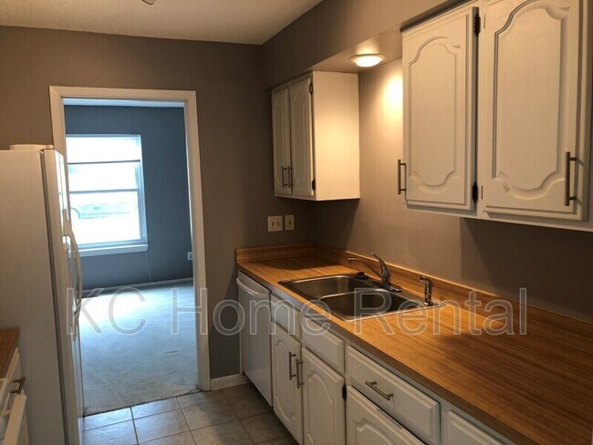 Building Photo - 8506 W 108th Pl