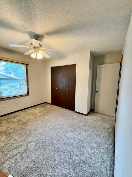 Third bedroom - 3885 Tam O Shanter Dr N