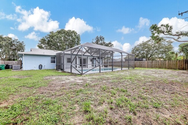 Building Photo - 1124 SE Ladner St