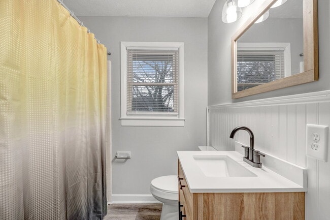 Building Photo - MOVE-IN READY! 3 BR, 1 BA Brick Ranch *EXCELLENT Wayne Mem. Drive Location!*