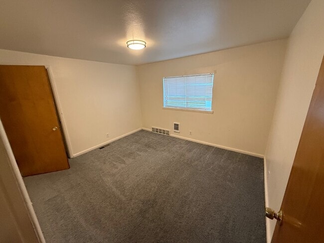 Building Photo - 1245-1247 S 5th Ave