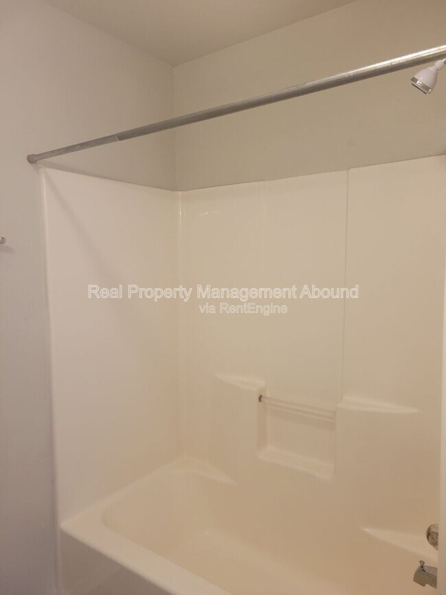 Building Photo - 101 E Broadway St