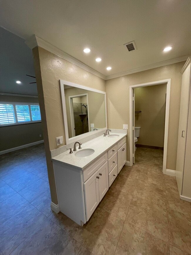Building Photo - 74940 San Simeon Dr
