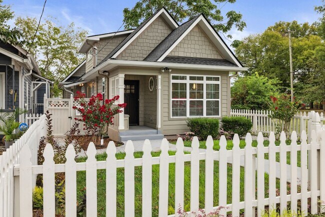 Building Photo - Charming Renovated 1900s Home with Modern Flair – Nashville, TN 37210 FOR LEASE