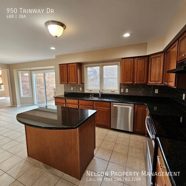 Building Photo - 950 Trinway Rd