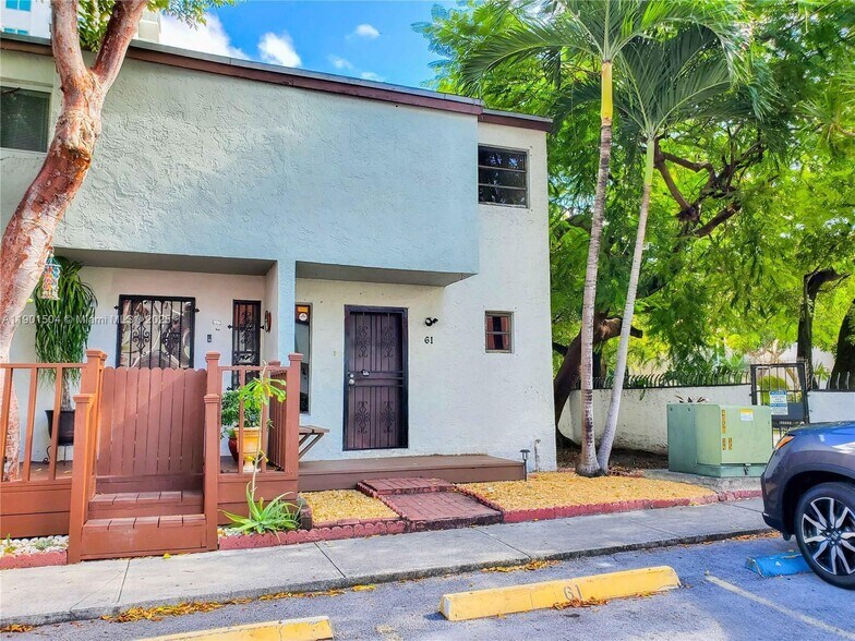 Primary Photo - 1901 NW South River Dr