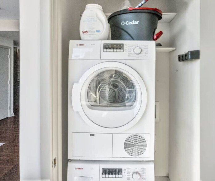 Building Photo - 1555 Elm St