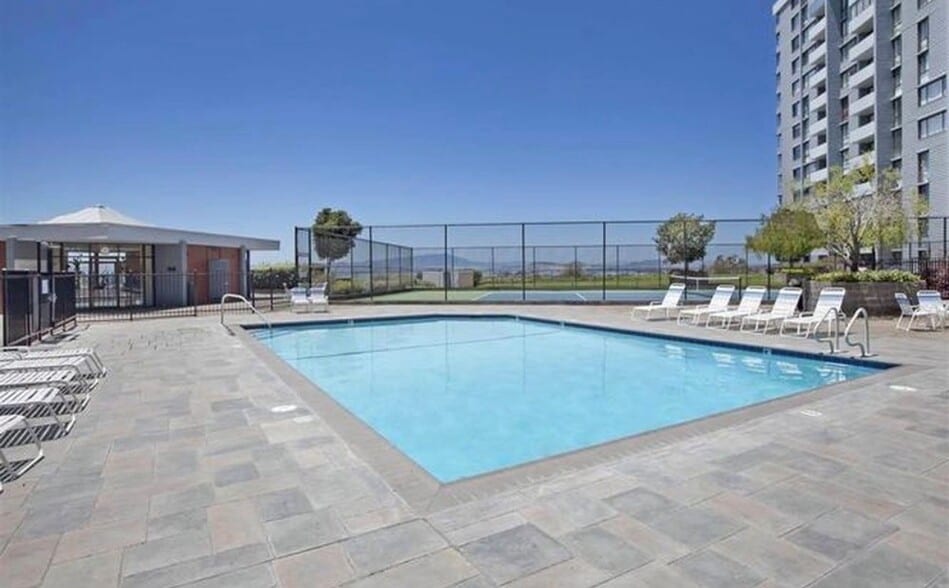 Building Photo - 555 Pierce St